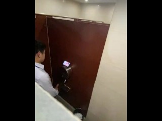 Chinese直男银行员工上班厕所飞机，超硬！